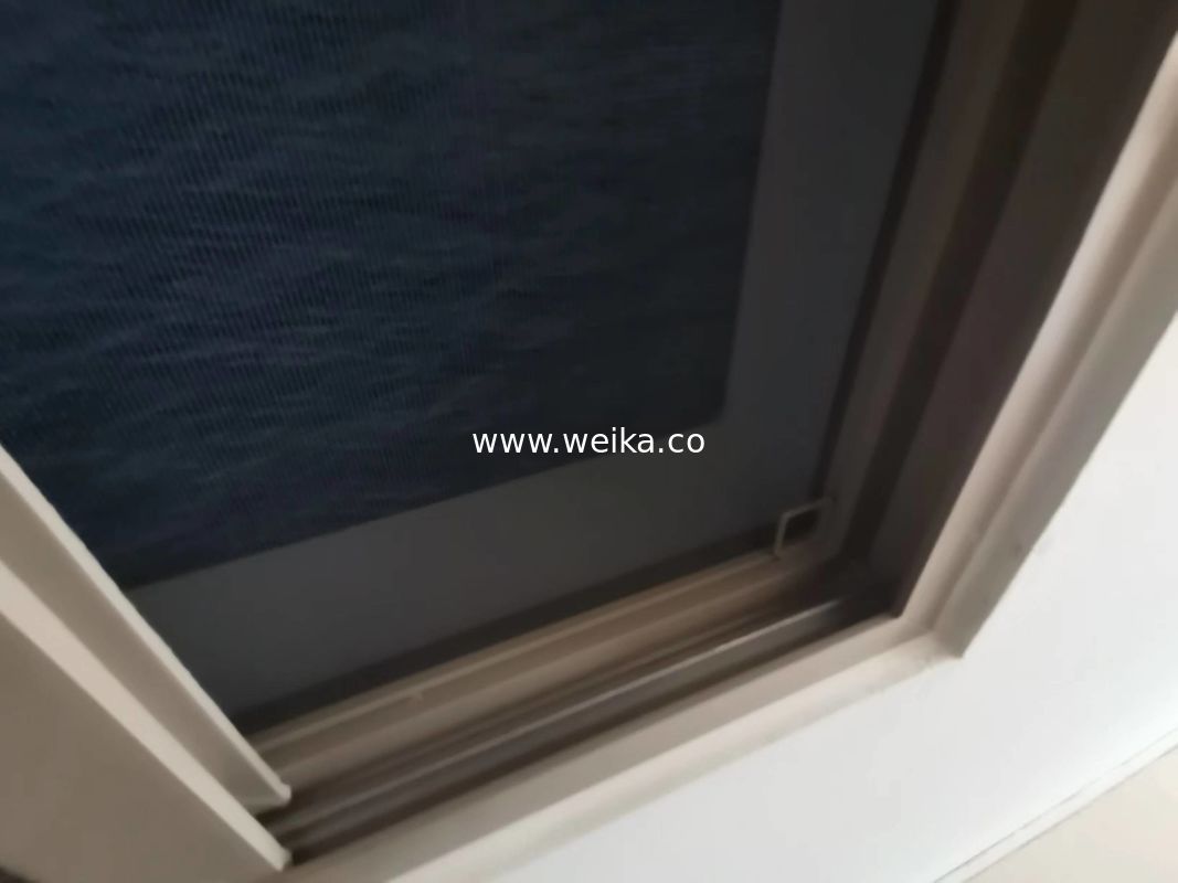 スライディングUPVC 窓とドア Pvc UPvcビニール プラスチック プロフィール 詳細 ガラス繊維 フライスクリーン