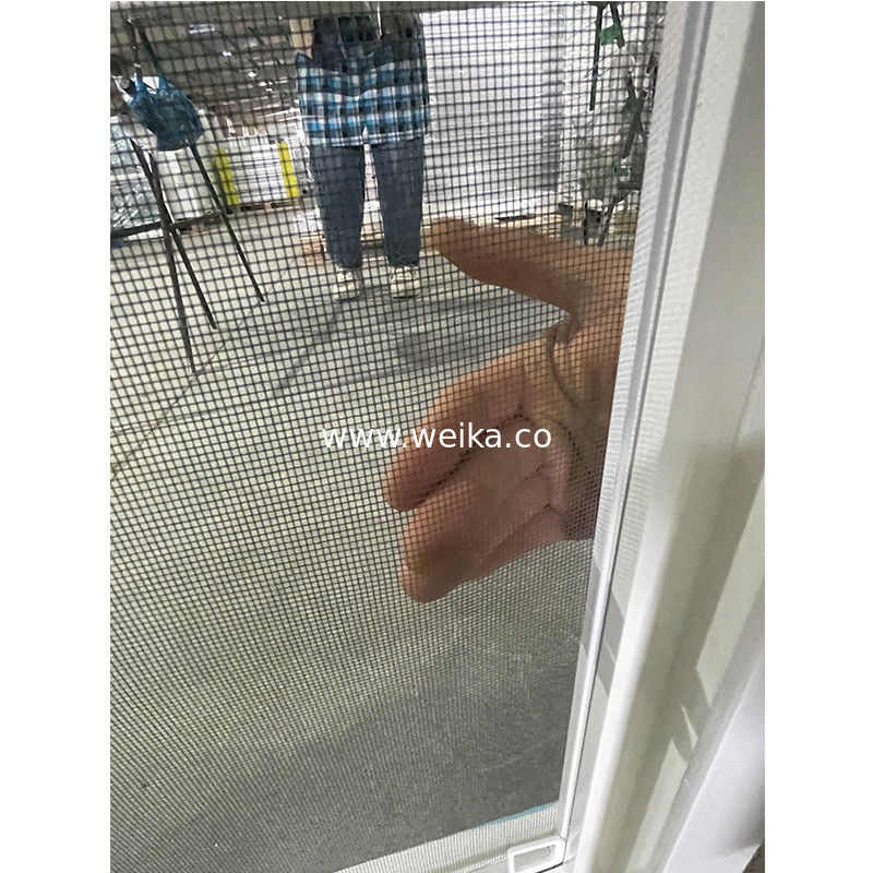 ファイバーグラススクリーンネット UPVC スライディングウィンドウとドア 内部ファン材料の統合設計